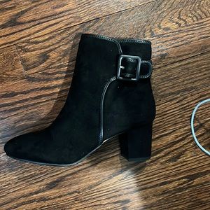 Brand new - never worn- still in the box - White Mountain Callaway Black/ Suede